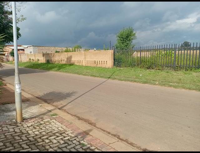 LAND FOR SALE IN LENASIA